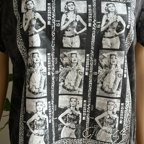 GUESS Y2K Style Model Photo Strip Photo Easy Tee NWT Black Soft Tee Size Large - Picture 2 of 9